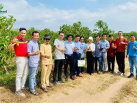 Các đại lý thăm quan vùng nguyên liệu, nhà máy chế biến của Vital Noni
