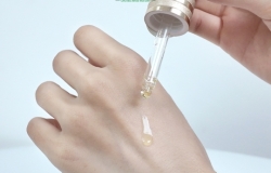 Công dụng tinh dầu nhàu: Giải pháp tự nhiên cho da, tóc và xương khớp