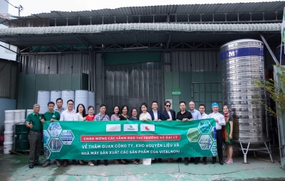 Vitalnoni đưa đại lý tham quan phòng Lab, kho Enzyme Nhàu hơn 1.000 tấn và nhà máy chuẩn GMP