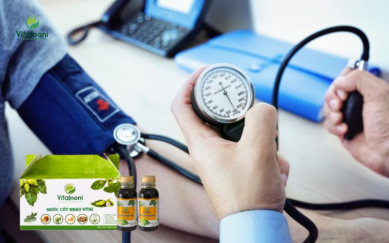 Trái nhàu hỗ trợ điều hòa huyết áp nhờ hoạt chất scopoletin và hàm lượng kali dồi dào