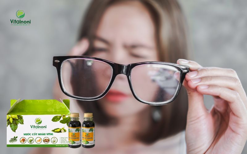 Dấu hiệu bệnh tiểu đường ở nữ: Mờ mắt, thị lực suy giảm tạm thời