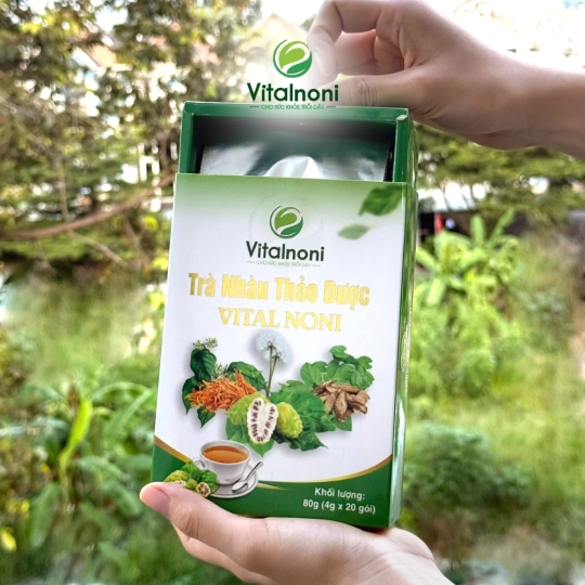 TRÀ NHÀU THẢO DƯỢC VITALNONI
Hộp 20 gói x 4gr/gói